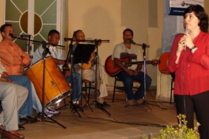 1032-hoje-tem-noite-da-seresta-na-praca-da-bandeira