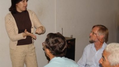 1060-simone-reune-feirantes-para-discutir-mudanca-da-feira-livre