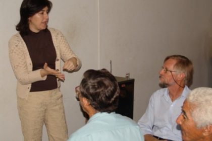1060-simone-reune-feirantes-para-discutir-mudanca-da-feira-livre