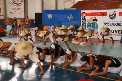 10786-festival-de-danca-apresenta-trabalho-de-alunos