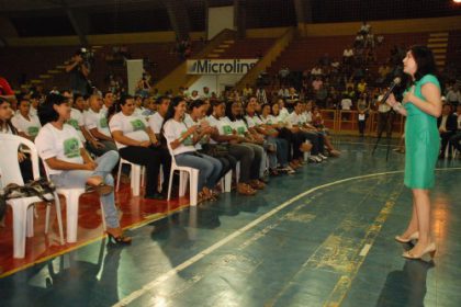 10932-simone-entrega-certificados-para-992-alunos-do-projovem-trabalhador