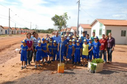 11607-alunos-da-aabb-comunidade-participam-do-plantio-de-mudas