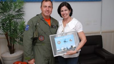 11857-prefeita-recebe-homenagem-do-esquadrao-pelicano