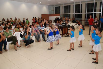 12093-cei-nossa-senhora-aparecida-homenageia-maes-de-alunos