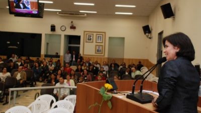 12095-prefeita-participa-de-homenagem-ao-dia-das-maes