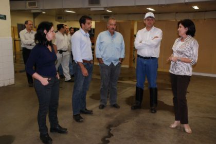 12104-prefeita-recebe-a-visita-de-empresario-e-representantes-do-bndes