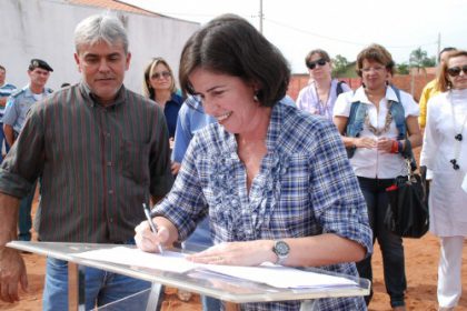 12128-prefeita-assina-ordem-de-servico-para-construcao-da-upa