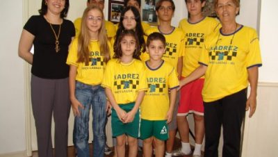 1250-prefeita-recepciona-atletas-campeoes-de-xadrez