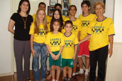 1250-prefeita-recepciona-atletas-campeoes-de-xadrez