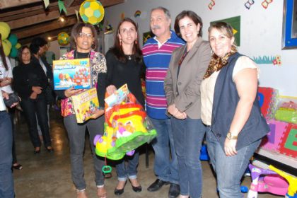 12610-marcia-moura-entrega-kits-pedagogicos-para-educacao-infantil