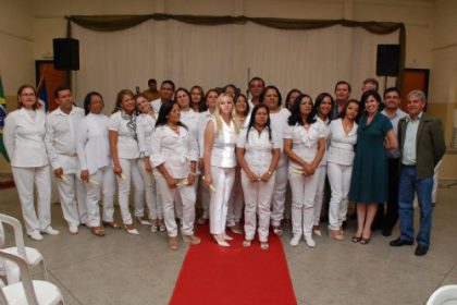 12868-prefeita-prestigia-formatura-de-servidores-municipais