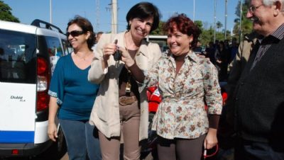 12877-administracao-municipal-entrega-veiculos-para-secretarias-de-saude-e-educacao