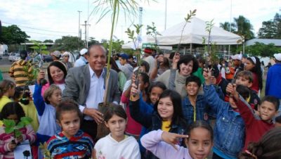 12884-prefeita-participa-da-abertura-da-feira-ambiental