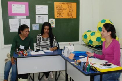 12889-rede-municipal-de-ensino-conta-com-atendimento-de-psicologos-e-assistentes-sociais
