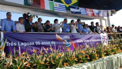 12930-prefeita-prestigia-desfile-civico-militar-em-comemoracao-aos-95-anos-de-tres-lagoas