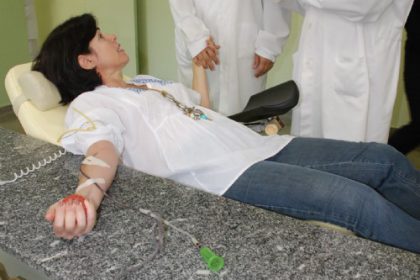 12939-prefeita-marcia-moura-participa-de-campanha-de-doacao-de-sangue