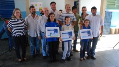 12971-alunos-de-tres-lagoas-recebem-premiacao-do-concurso-beba-saude