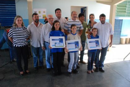 12971-alunos-de-tres-lagoas-recebem-premiacao-do-concurso-beba-saude
