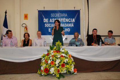 13007-prefeita-prestigia-entrega-de-certificados-de-cursos-da-assistencia-social