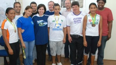 13098-prefeita-recebe-atletas-medalhistas-da-sejuvel