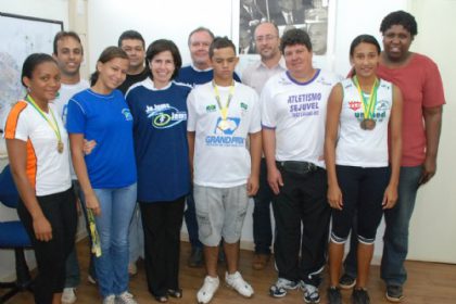13098-prefeita-recebe-atletas-medalhistas-da-sejuvel