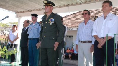 13134-civis-e-militares-prestam-homenagem-ao-dia-do-soldado