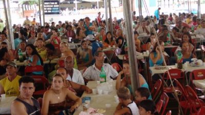 1318-festa-para-servidor-reune-2-5-mil-pessoas