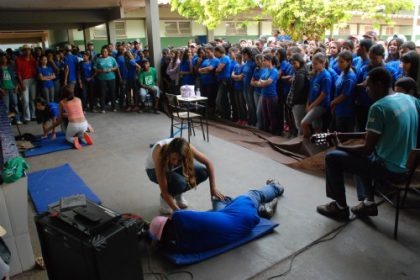 13185-projovem-adolescente-apresenta-peca-teatral-na-escola-dom-aquino-correa
