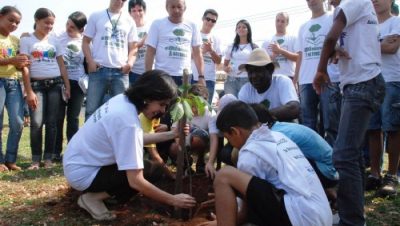 13255-prefeita-participa-de-comemoracao-ao-dia-da-arvore