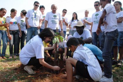 13255-prefeita-participa-de-comemoracao-ao-dia-da-arvore