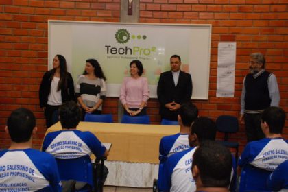 13274-prefeita-prestigia-aula-inaugural-de-eletromecanica-no-centro-juvenil-salesiano