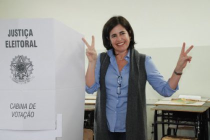 13481-prefeita-marcia-moura-pmdb-vota-acompanhada-da-vice-governadora-eleita-simone-tebet-pmdb