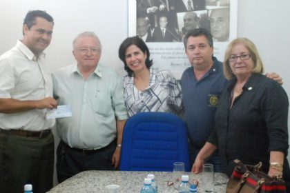 13486-prefeita-recebe-visita-do-governador-do-rotary