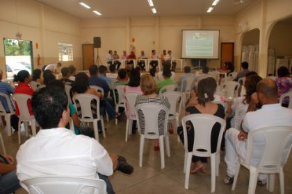 13557-servidores-publicos-municipais-discutem-pccs-em-assembleia