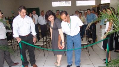 1357-prefeita-participa-da-inauguracao-da-loja-da-white-martins