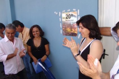 1358-simone-inaugura-sala-de-informatica-e-anuncia-asfalto-na-vila-haro