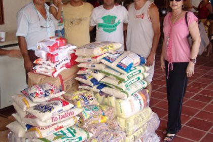 1364-associacao-de-farmacias-e-drogarias-repassa-1-2-mil-kg-de-alimentos-para-assistencia-social