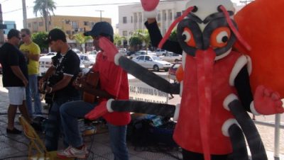 1367-dia-d-e-realizado-em-ritmo-de-festa-na-praca-da-bandeira