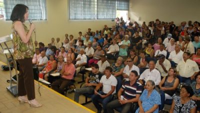 13737-prefeita-participa-de-reuniao-sobre-cirurgias-de-catarata