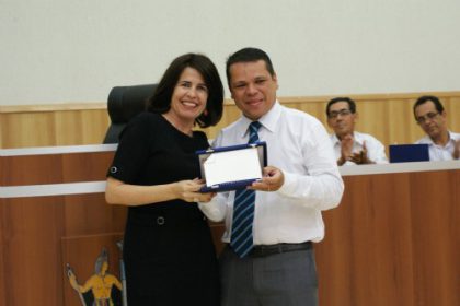 13771-marcia-moura-recebe-homenagem-do-conselho-dos-pastores
