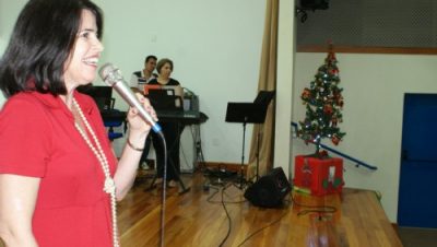 13951-prefeita-prestigia-concerto-de-natal-do-programa-bombeiros-do-amanha