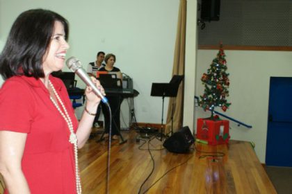 13951-prefeita-prestigia-concerto-de-natal-do-programa-bombeiros-do-amanha