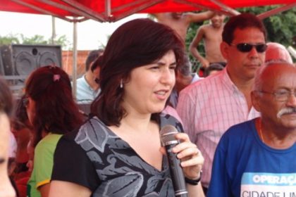 1398-prefeita-inaugura-esgoto-e-comunidade-participa-de-domingo-de-lazer