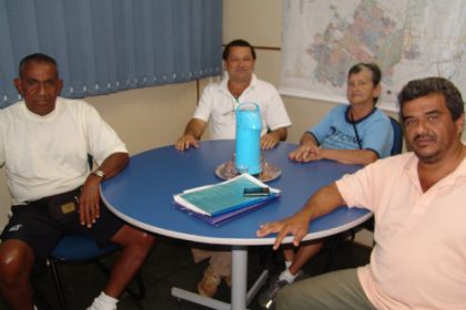 1400-escola-de-samba-recebe-instrumentos