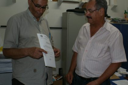 14019-administracao-municipal-entrega-titulo-de-hospede-oficial-do-municipio