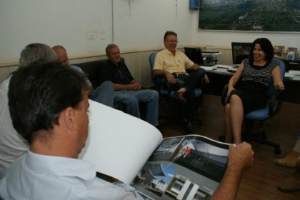 14049-prefeita-define-licitacao-para-aeroporto-em-reuniao-desta-quarta-feira-19