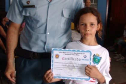 1408-criancas-recebem-certificados-do-proerd