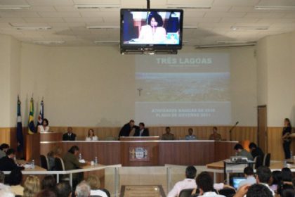 14092-prefeita-vai-a-camara-e-anuncia-metas-de-governo-para-2011
