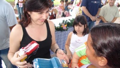 1419-criancas-carentes-recebem-brinquedos
