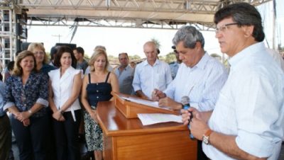 14463-prefeita-marcia-acompanha-governador-nas-comemoracoes-do-aniversario-de-brasilandia